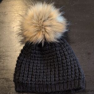 Kyikyi Canada Cozy Black Knit Pom-Pom Beanie